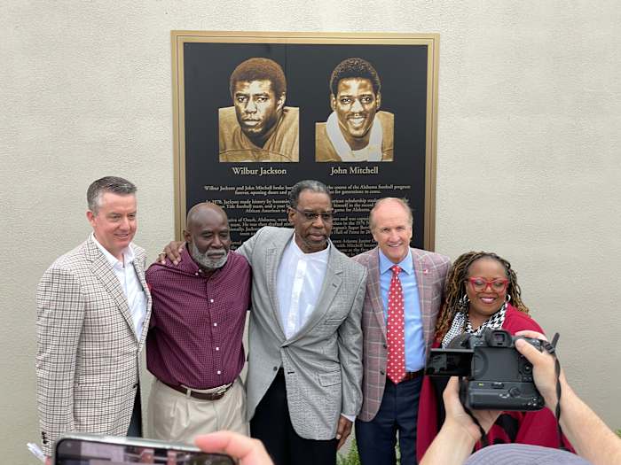 AEC83307-92FF-4CA2-9C21-2EDDA1205AA7